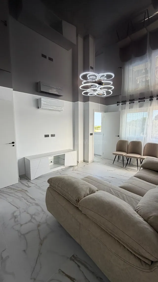 Apartamento reformado con vistas al mar a 250 metros de la p