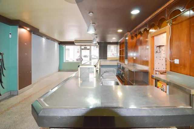 Urbis te ofrece un local en venta en zona Vidal, Salamanca. — 9