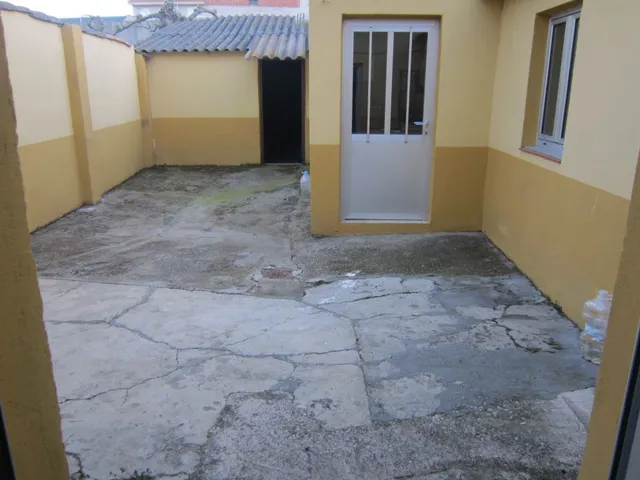 SE VENDE CASA DE VERANO EN EL CENTRO DE VALENCIA DE DON JUAN - foto 2