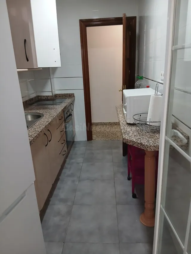 ¡SE ALQUILA HABITACIÓN CERCA DE PLAZA DE TOROS! - foto 3