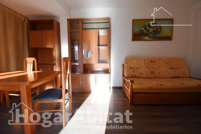 MUY AMPLIO CON 4 DORMITORIOS Y TERRAZA EN EL CENTRO — 12