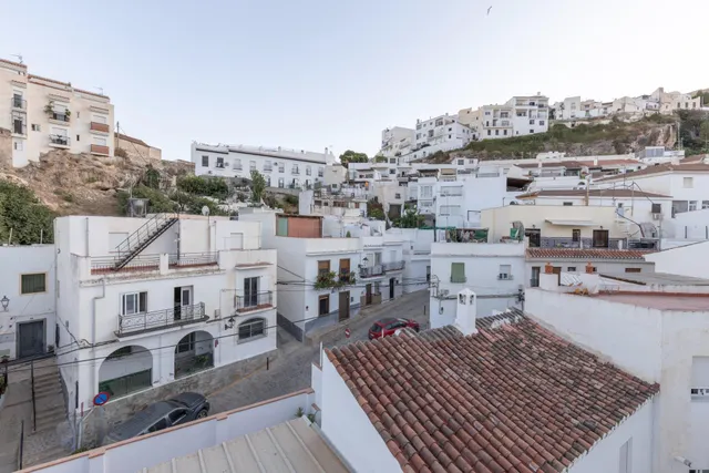 ÁTICO DE 140 M2 CON TERRAZA PRIVADA, GARAJE Y VISTAS DESPEJADAS EN SALOBREÑA — 42