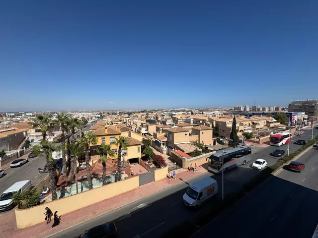 Apartamento con vistas despejadas y piscina — 6