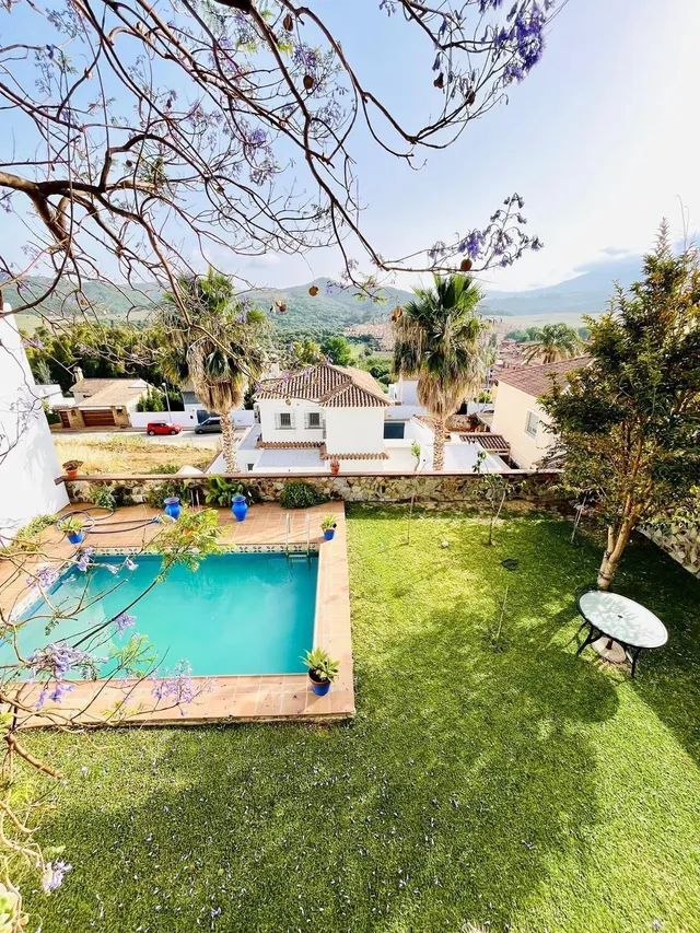 Chalet independiente con piscina y vistas al mar. — 23