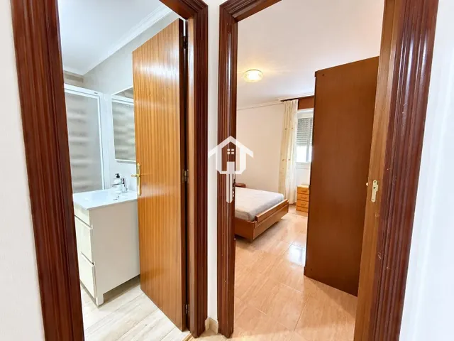 PISO EN VENTA EN ALICANTE. ZONA DE LA FLORIDA. 134m2 CON 4 habitaciones DOBLES, 2 BAÑOS COMPLETOS, TERCERA PLANTA CON ASCNESOR, TERRAZA Y DESPENSA. — 48