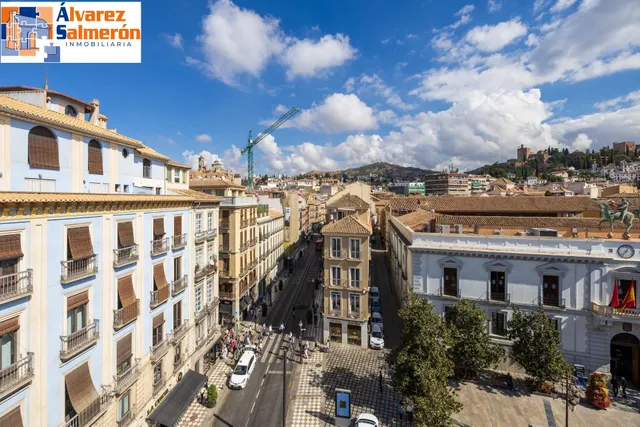 GRAN PISO EN PLAZA DEL CARMEN FRENTE AL AYUNTAMIENTO. — 10