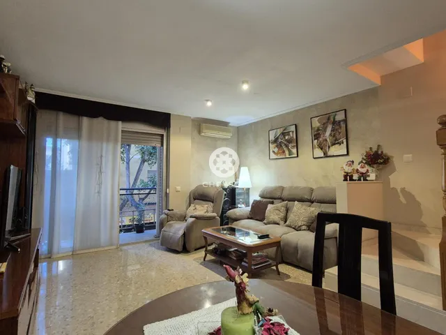 Dúplex con encanto de casa independiente, 4 dormitorios y te - foto 3