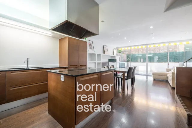 Chalet adosado en venta en Calle de Sant Josep — 15