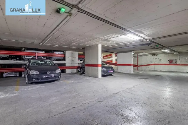 Magnífico piso con plaza de garaje junto a Catedral. — 28