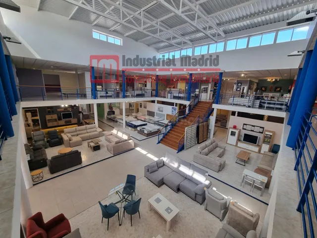 NAVE COMERCIAL EN VENTA CON GRAN VISIBILIDAD DESDE LA A-2 - foto 2