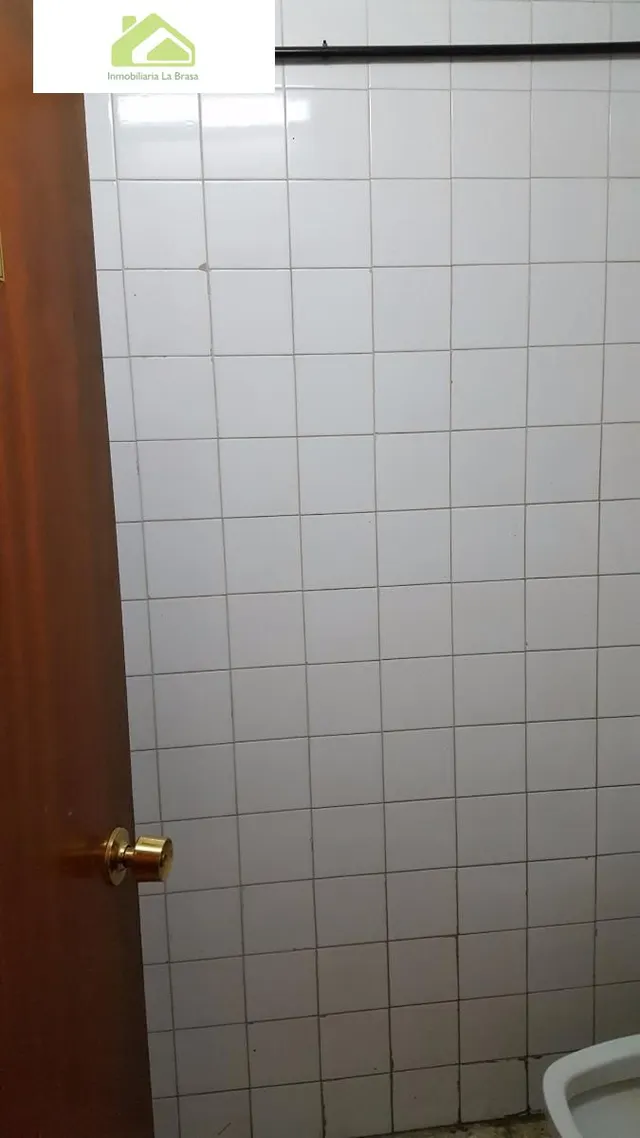 VENTA  DE LOCAL EN ZONA LA VAGUADA — 9