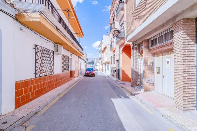 AMPLIA CASA CEN PLENO CENTRO DE CHURRIANA DE LA VEGA - foto 4
