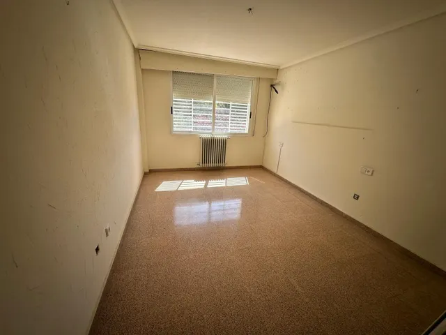 Bungalow de 250 m2 con 5 habitaciones, patio, terraza y piscina comunitaria — 13