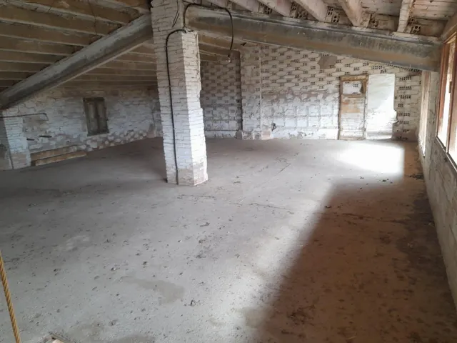 OPORTUNIDA GRAN CASA DE PUEBLO CON VIVIENDA UNIFAMILIAR Y NAV ES ANEXAS — 45