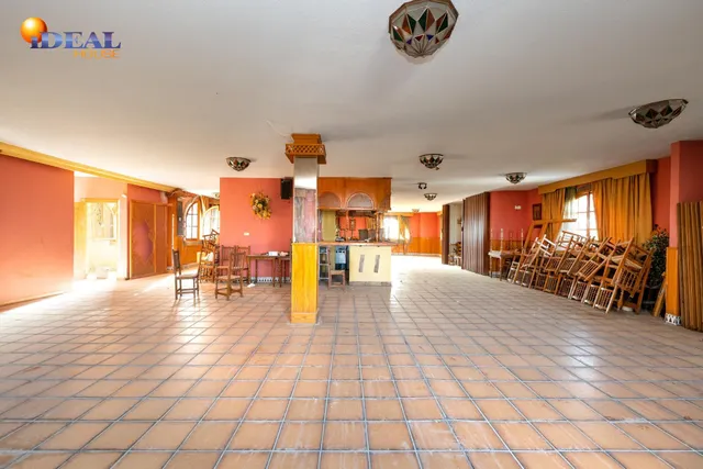 Terreno urbanizable, actualmente hay un restaurante. — 22