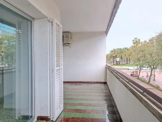 Espacio, amplio balcón y garaje en pleno centro de Tarragona - foto 5