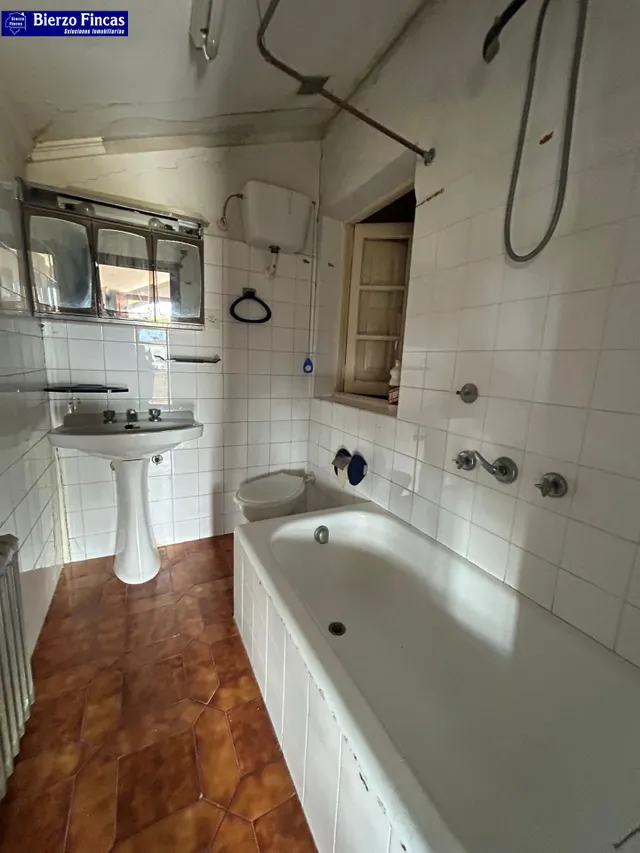 Se vende casa en Carracedelo — 31
