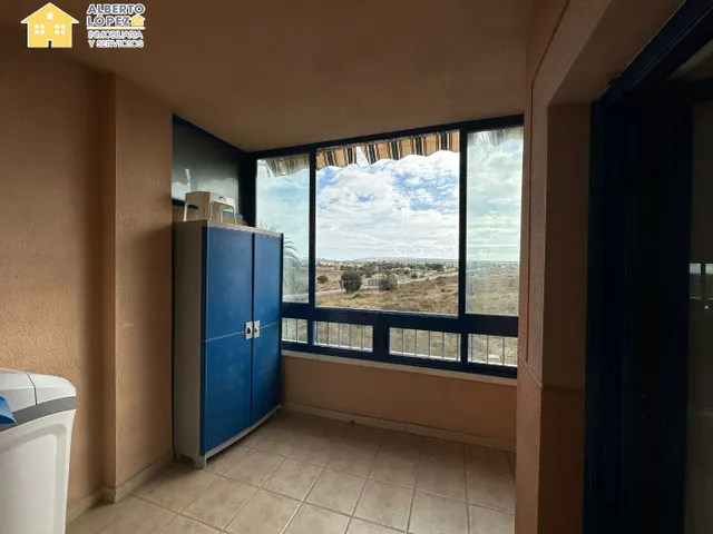 Vivienda de 3 dormitorios en alquiler de larga estancia en El Altet, Elche. — 12