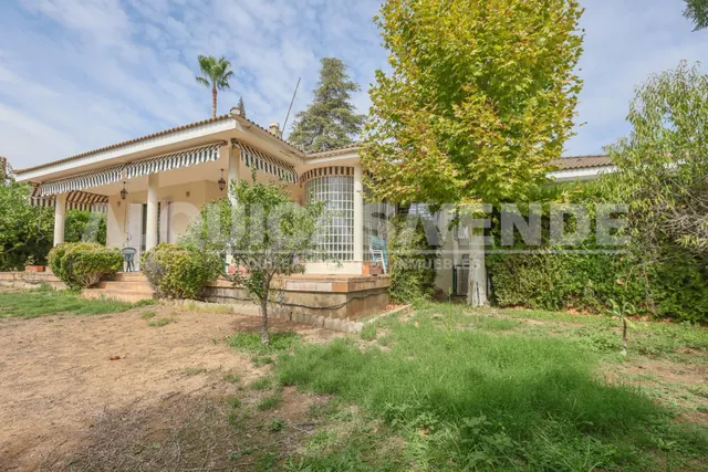 Exclusiva villa de lujo en Simón Verde: 1.150 m2 de parcela privada, gran piscina y bodega, a un paso de Sevilla. — 7