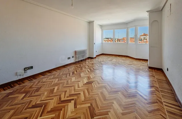 Piso de 175 m2 y 6 dormitorios. con GARAJE en Plaza España,  - foto 5