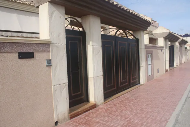 PRECIOSO ADOSADO EN LOS ALTOS, TORREVIEJA — 24