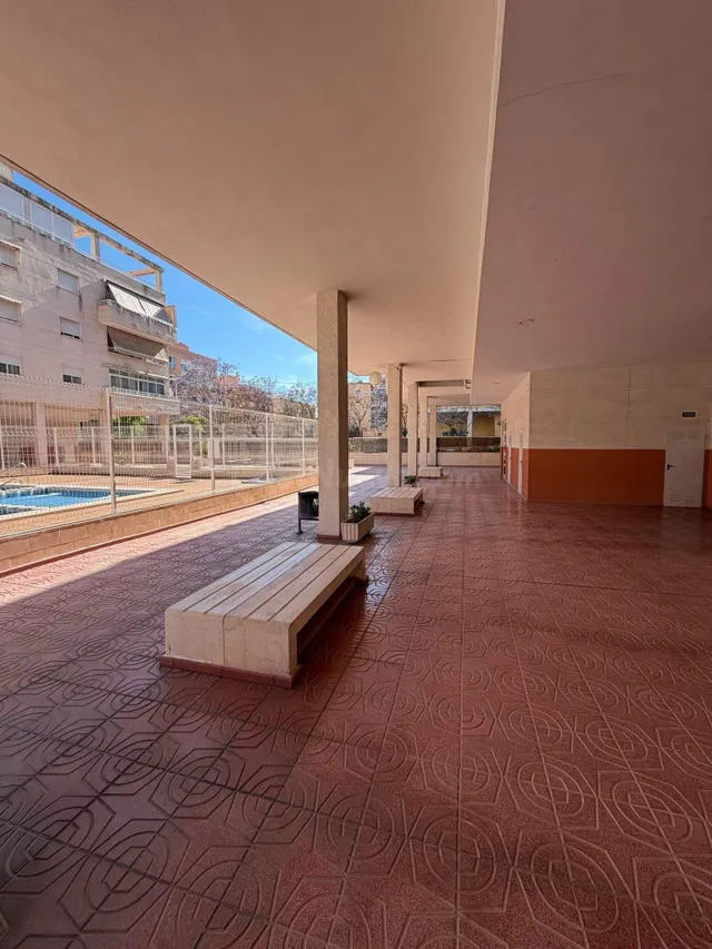 Amplio y Luminoso Apartamento en Altozano, Alicante — 3