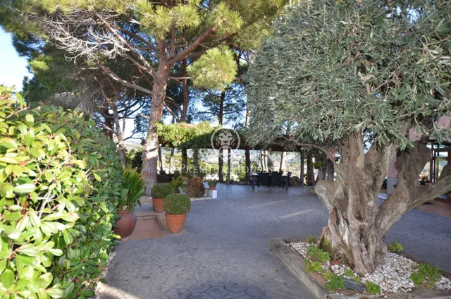 Casa con piscina en venta con vistas espectaculares en Alella — 9