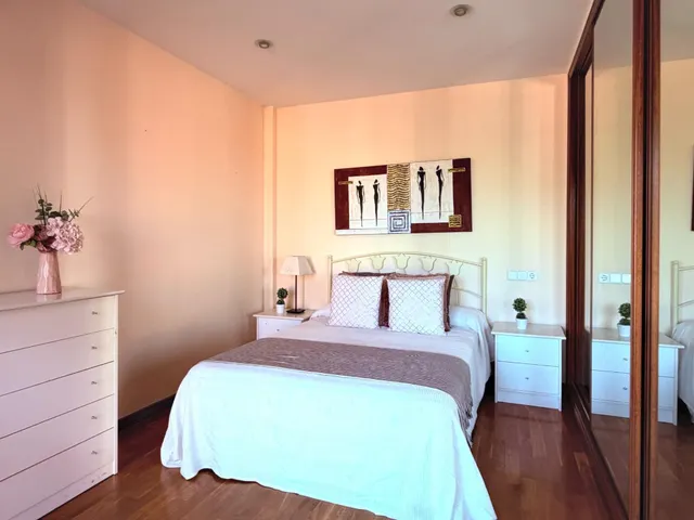 Casa con cuatro dormitorios, terrazas y amplio garaje en Oleiros — 41
