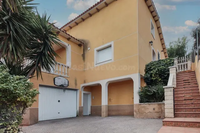 Casa unifamiliar con jardín y garaje en Mas Borràs – El Vend