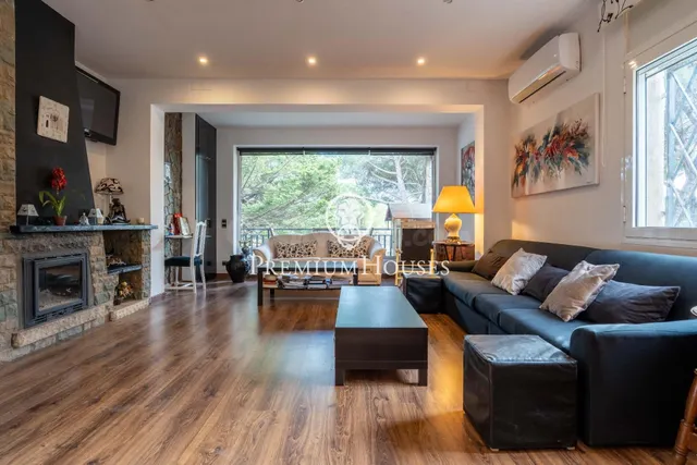 Casa independiente con jardín y piscina en Begues Park - foto 5