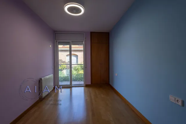 EN EXCLUSIVA CASA ADOSADA CON TERRAZAS Y MUCHO ESPACIO EN SANTA SUSANNA — 8