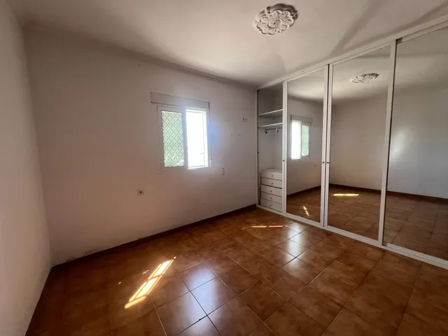 AMPLIO ADOSADO CON GRAN SOTANO — 13