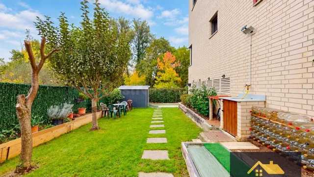 Se vende Bajo de 150m2 con jardín de 140m2 y 2 piscinas comunitarias en Sopuerta, Vizcaya — 2