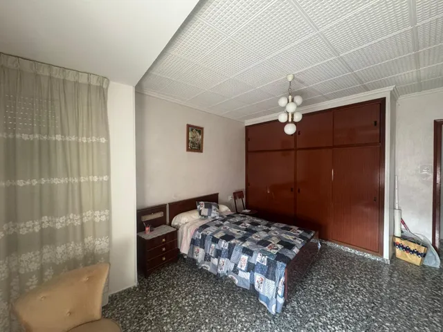 Edificio de dos apartamentos con terraza y garaje — 40