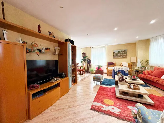 Urbis te ofrece un chalet en venta en la zona de Los Almendros, Villamayor, Salamanca. — 22