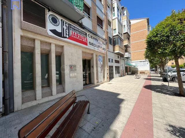 Local comercial en Avda Santa Ana /