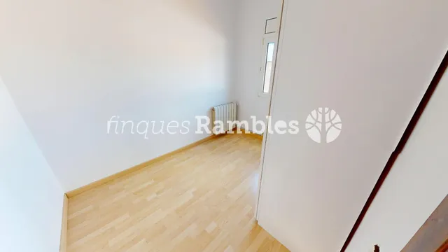 Dues terrasses, bones vistes i la calma d'un àtic a Igualada — 20