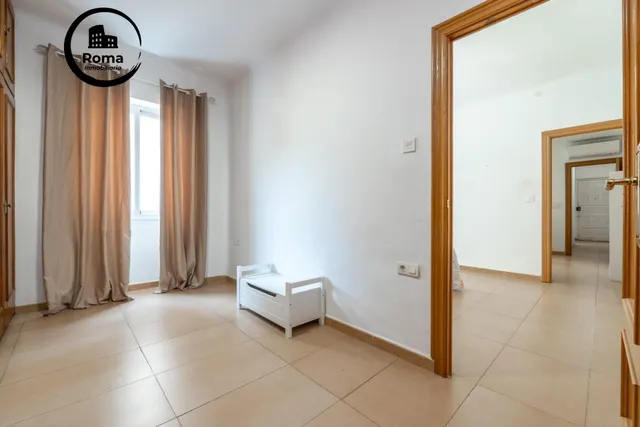 Piso de 87 m2 con 3 dormitorios en Pedro Antonio de Alarcón 27, junto a Recogidas — 37