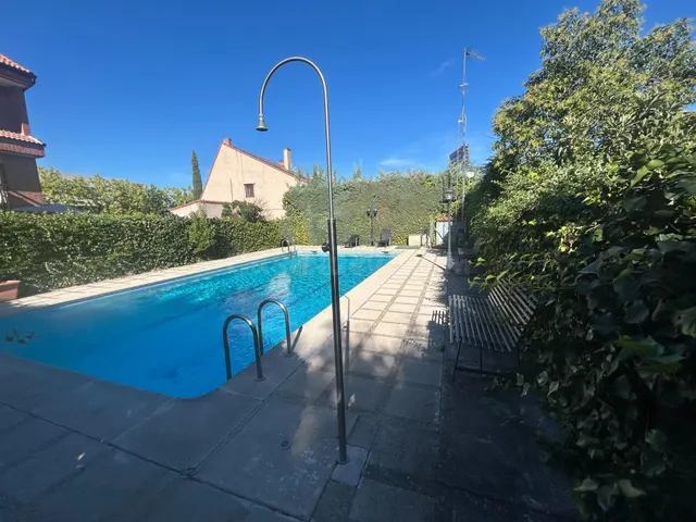 EXCLUSIVO CHALET ADOSADO EN LAS ROZAS DE MADRID - foto 5