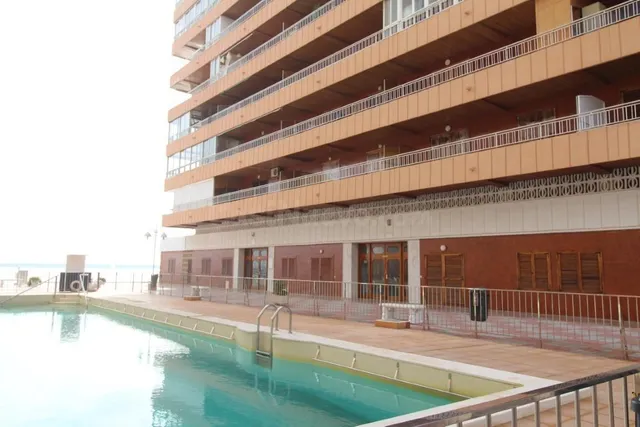 VIVIENDA EN PRIMERA LÍNEA EN TORREVIEJA - foto 3