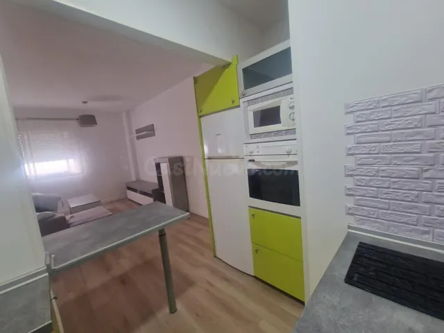 Casa de tres plantas con garaje, gran trastero y azotea chil - foto 3