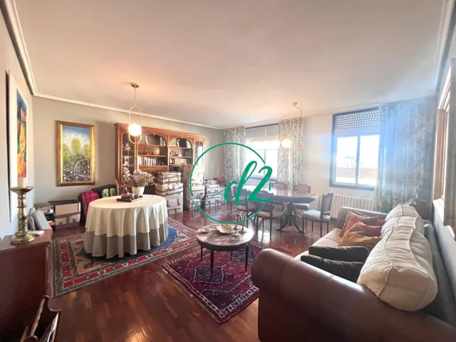 SE VENDE AMPLIO Y LUMINOSO PISO EN EL CENTRO DE LA CIUDAD. R - foto 4