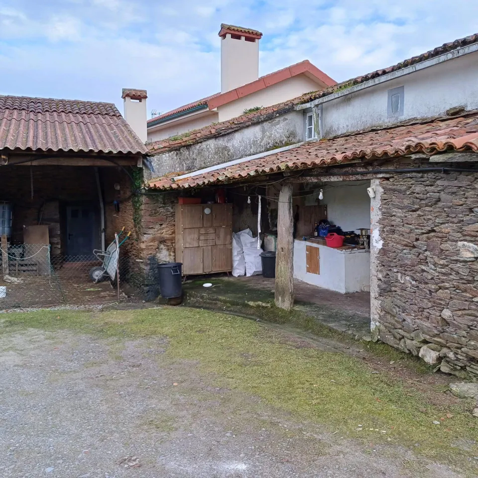 SE VENDE CASA DE ALDEA EN ARZUA PARA REFORMAR