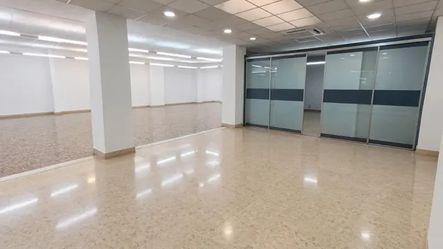 Local comercial de 482 m2 en alquiler junto al mercado de ruzafa – ideal para supermercado — 3