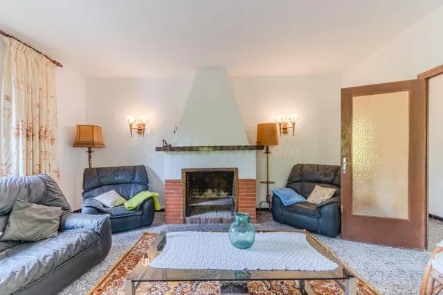 Casa unifamiliar aislada en Sant Llorenç de la Muga - foto 4