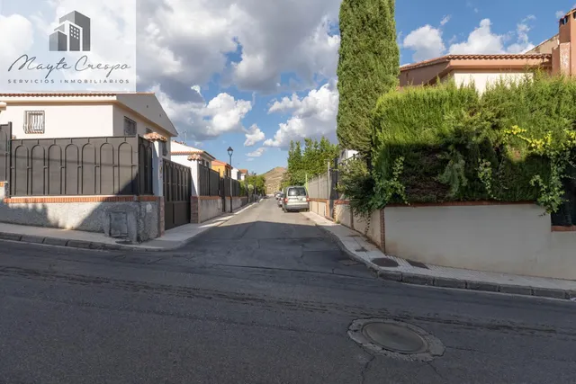 CHALET CON PISCINA Y JARDÍN A SOLO 10 MINUTOS DE GRANADA — 6