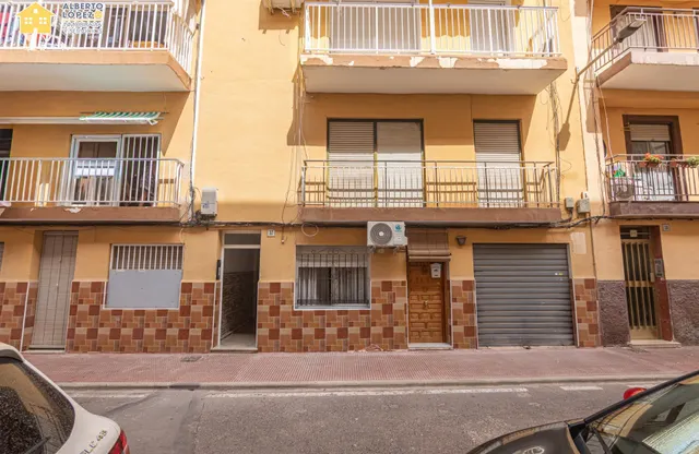 Estupendo entresuelo de 4 dormitorios a 230 metros de la playa de Levante — 10