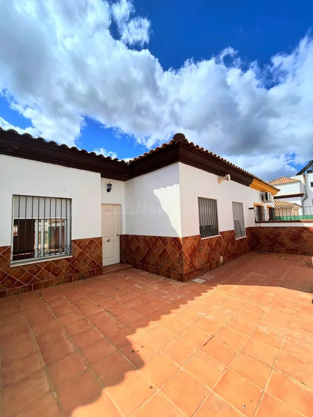 Amplia vivienda en una sola planta con gran patio y múltiple - foto 3