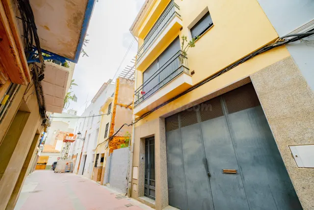 EDIFICIO COMPUESTO DE PLANTA BAJA, DOS VIVIENDAS Y BUHARDILL - foto 2