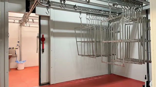 Venta de restaurante y fábrica de embutidos — 41